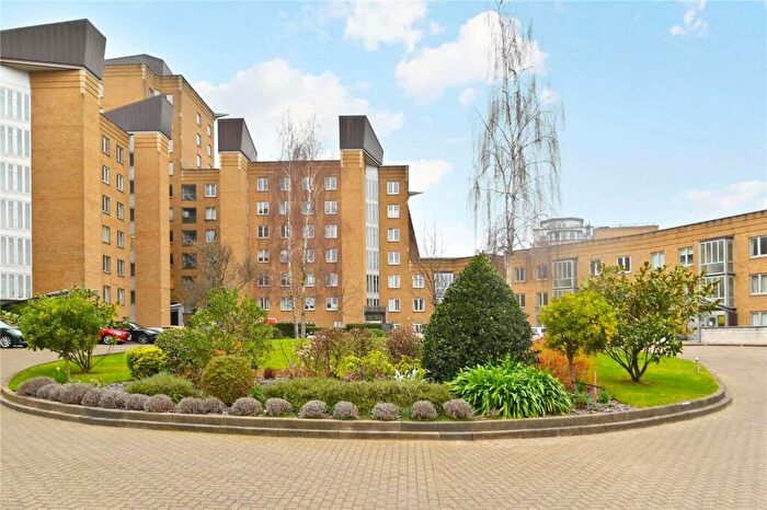 3 Bedroom Apartment For Sale In Dundee Wharf, Three Colt Street, Docklands, E14