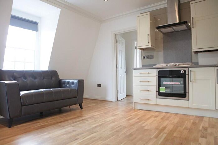 2 Bedroom Flat To Rent In New Road, Whitechapel, London, E1