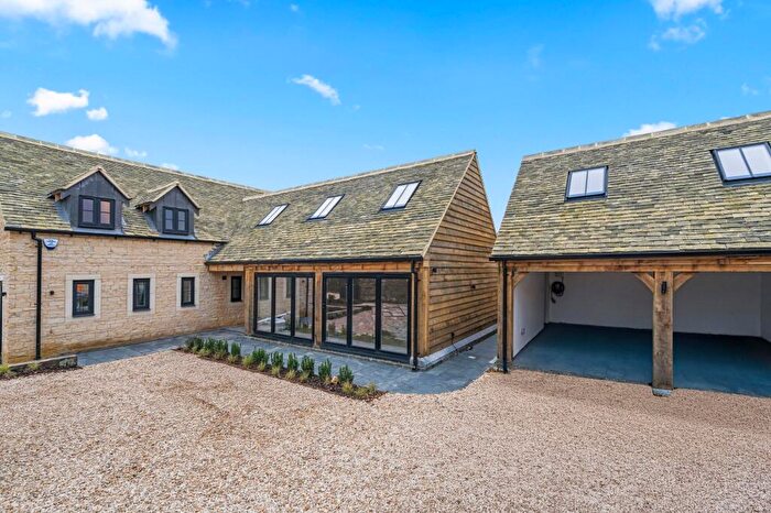 4 Bedroom Detached House For Sale In Field Gate, Milton-under-Wychwood, OX7