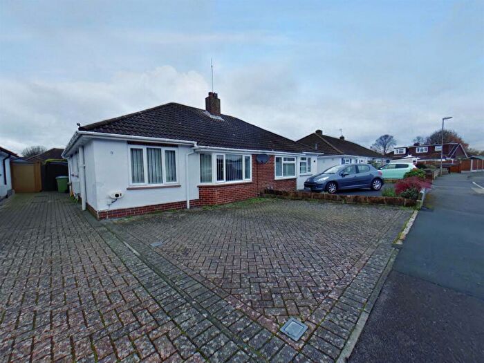 2 Bedroom Semi-Detached Bungalow To Rent In Dale Road, Stubbington, PO14