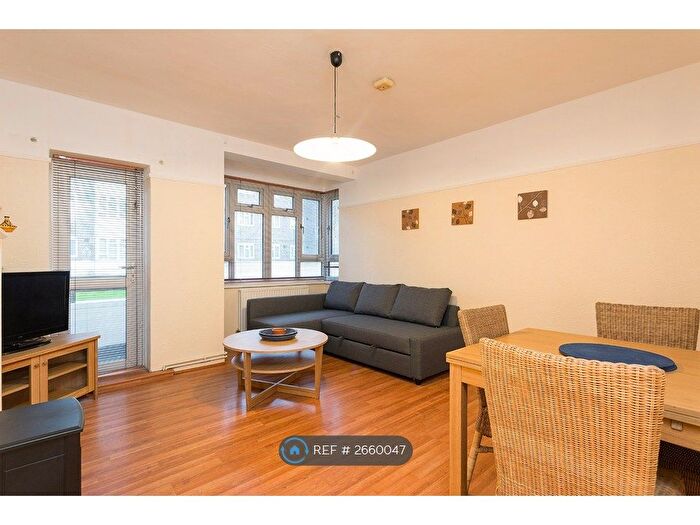 3 Bedroom Flat To Rent In Parrington House, London, SW4