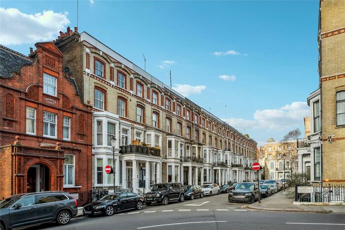 2 Bedroom Flat To Rent In Cheniston Gardens, Kensington, W8