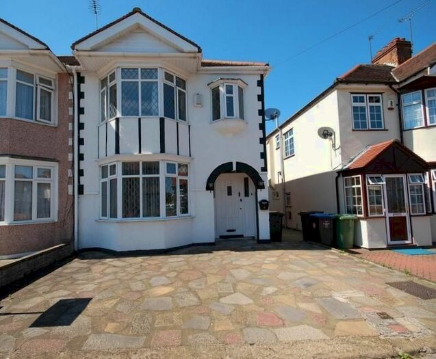 4 Bedroom Semi-Detached House To Rent In Kathleen Avenue, Wembley, Middlesex, HA0