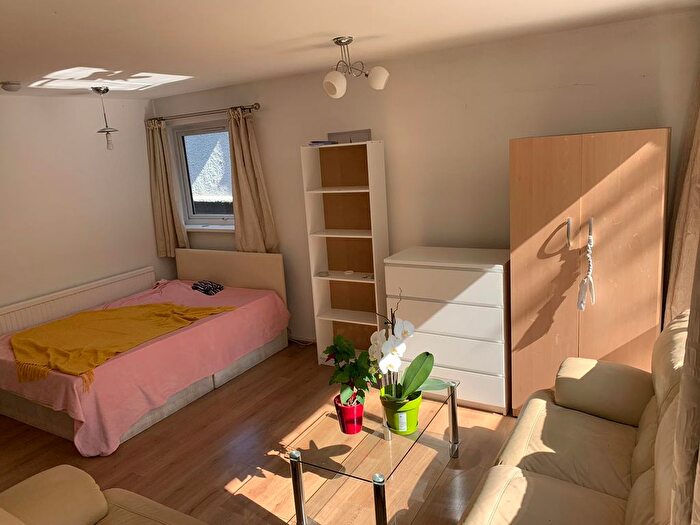 3 Bedroom Flat To Rent In North Hill, London, N6