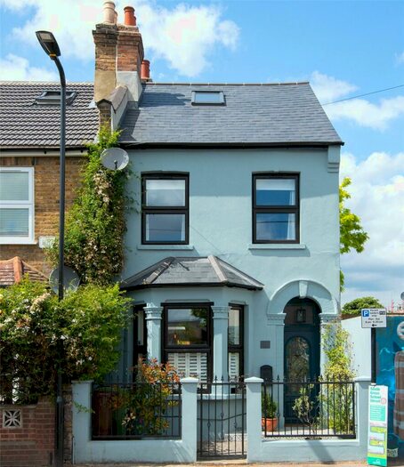 4 Bedroom End Of Terrace House To Rent In Ringwood Road, Walthamstow, London, E17