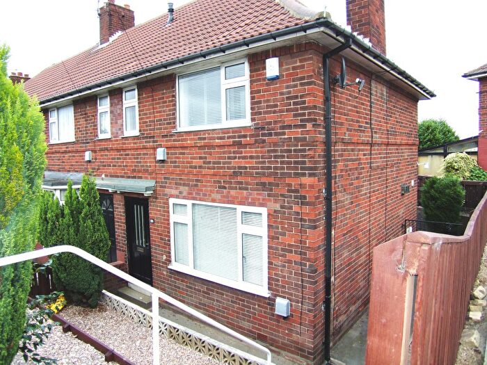 2 Bedroom End Of Terrace House To Rent In Belle Isle Road, Middleton, LS10