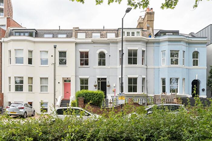 3 Bedroom Flat For Sale In Downs Road, Hackney, London, E5