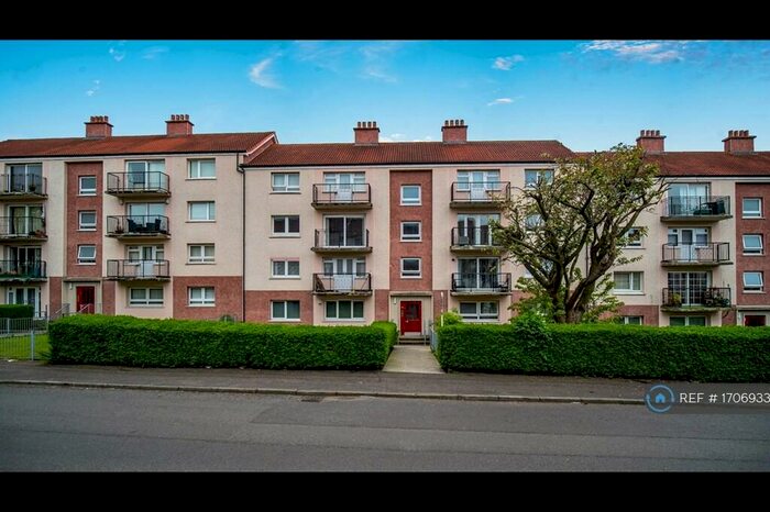 3 Bedroom Flat To Rent In Kerrycroy Street, Glasgow, G42