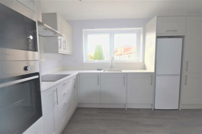 1 Bedroom Flat To Rent In Gaysham Avenue, IG2