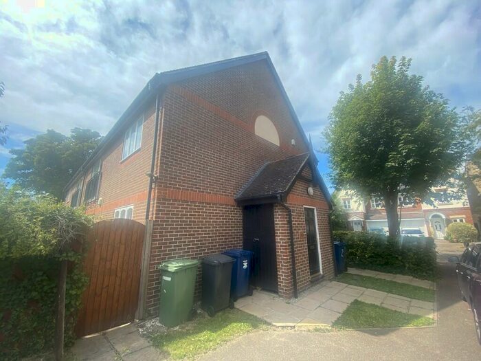 2 Bedroom Flat To Rent In Mariner's Way, Cambridge, CB4