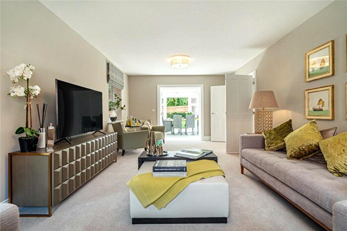 5 Bedroom Detached House For Sale In Darnell Place, Woodcote, Reading, Oxfordshire, RG8