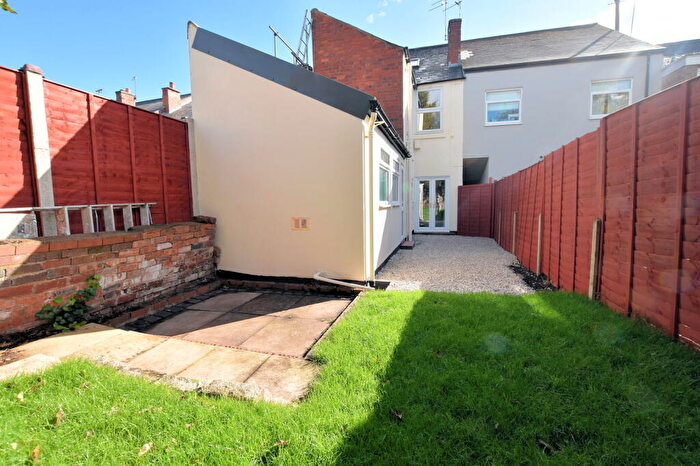 2 Bedroom End Of Terrace House To Rent In High Street, Quinton, B32