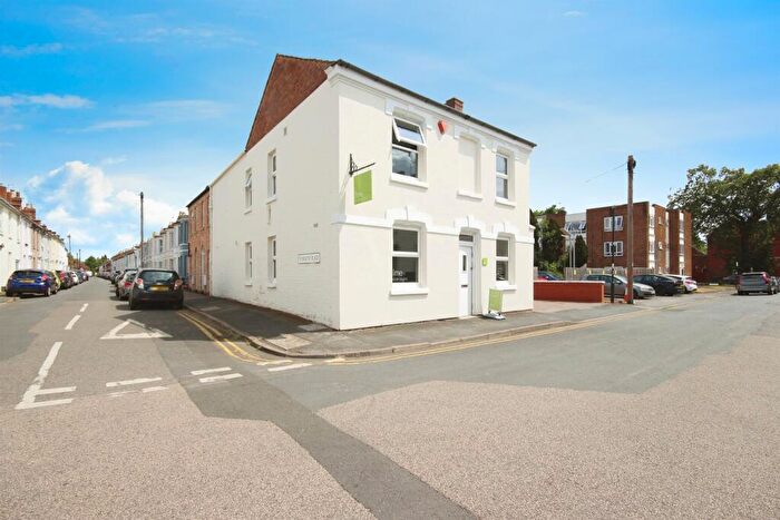 3 Bedroom End Of Terrace House For Sale In Forfield Place, Leamington Spa, CV31