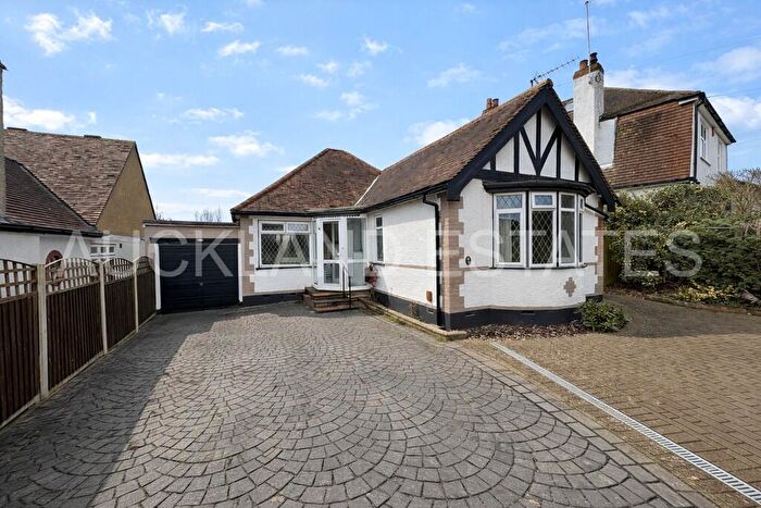 2 Bedroom Detached Bungalow For Sale In Ladbrooke Drive, Potters Bar, EN6
