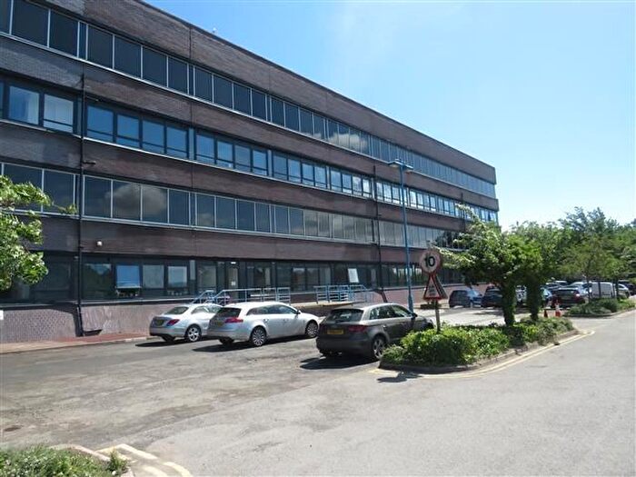 2 Bedroom Flat To Rent In Fowler Road, Aylesbury, HP19