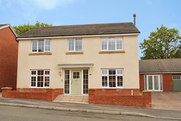 4 Bedroom Detached House For Sale In Highfields, Tonyrefail, Porth, CF39