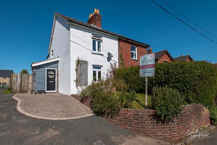 3 Bedroom Semi-Detached House For Sale In Bannock Road, Whitwell, PO38