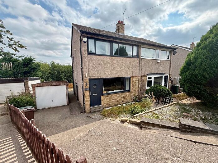 3 Bedroom Semi-Detached House For Sale In Albert Avenue, Idle, Bradford, BD10
