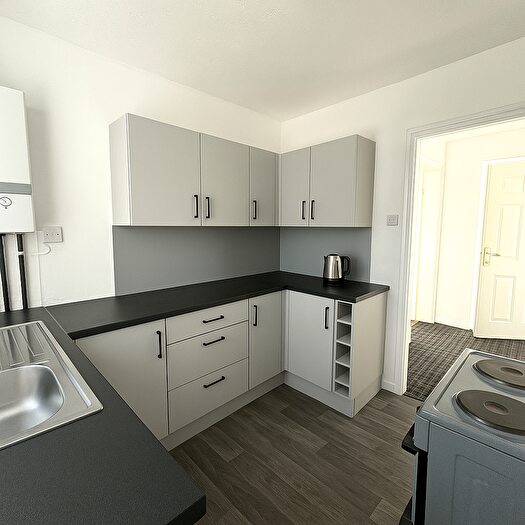 1 Bedroom Flat To Rent In Barn Close, Stourbridge, DY9