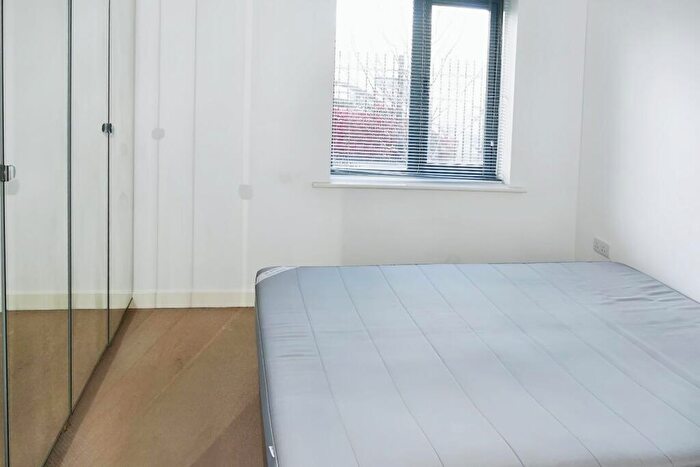 2 Bedroom Flat To Rent In Bouverie Court, Leeds, West Yorkshire, LS9