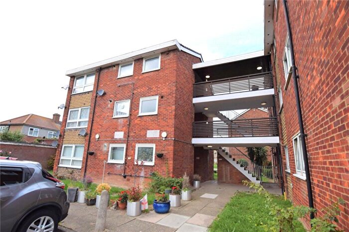 Maisonette To Rent In Shepherds Close, Romford, RM6