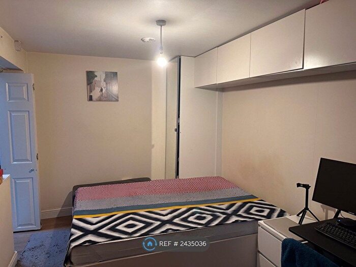 Studio To Rent In High Street, Harlington, Hayes, UB3