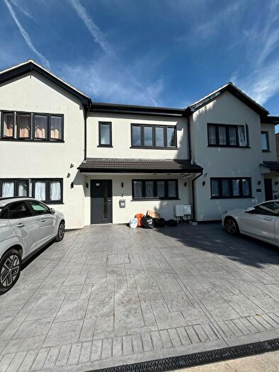 4 Bedroom Detached House To Rent In Witham Road, Romford, RM2