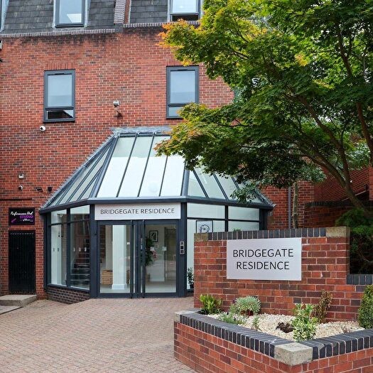 2 Bedroom Apartment To Rent In Flat, Bridgegate Residence, DN22