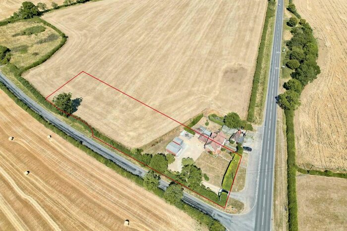 3 Bedroom Semi-Detached House For Sale In Stratford Road, Wicken, Milton Keynes, MK19