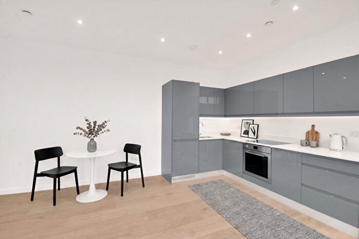1 Bedroom Flat To Rent In Sunrise Parkway, Milton Keynes, MK14