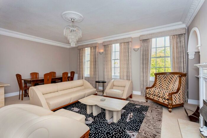 2 Bedroom Apartment To Rent In Queens Parade Cheltenham, GL50