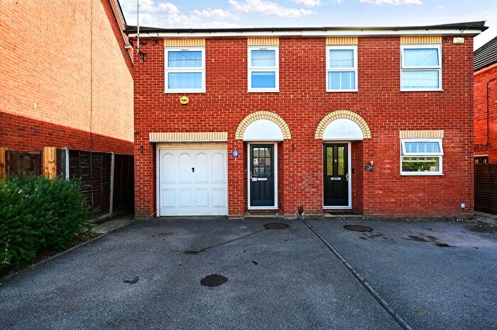 4 Bedroom Semi-Detached House For Sale In College Road, College Town, Sandhurst, GU47