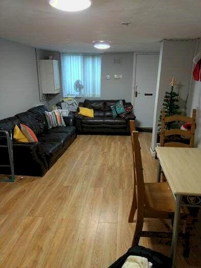 2 Bedroom Apartment To Rent In Norm, F6