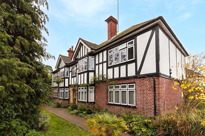 2 Bedroom Flat To Rent In Queens Road, Teddington, TW11