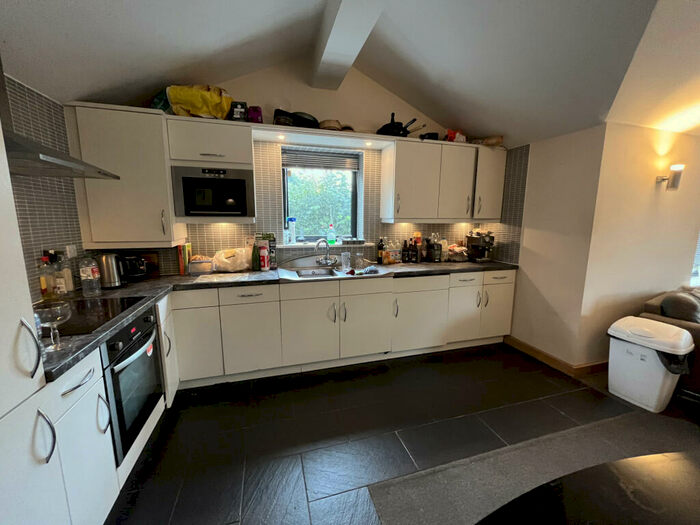 2 Bedroom Apartment To Rent In Otley Road, Leeds, LS6