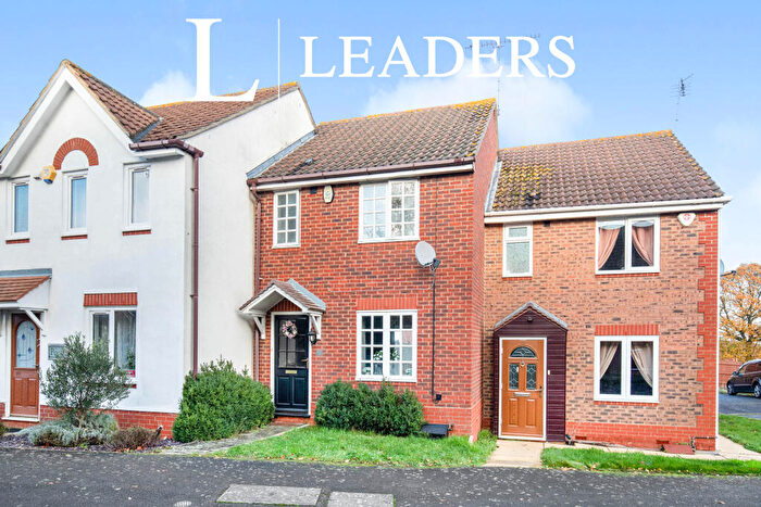 2 Bedroom House To Rent In Hedgely Court, Northampton, Northamptonshire, NN4
