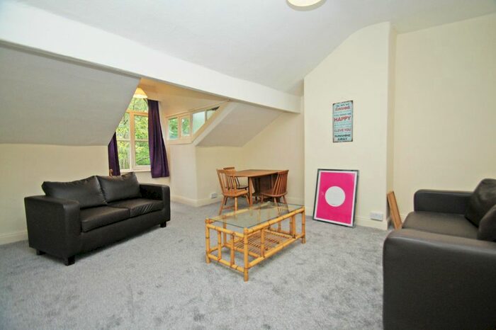 2 Bedroom Flat To Rent In Moorland Road, Hyde Park, Leeds, LS6