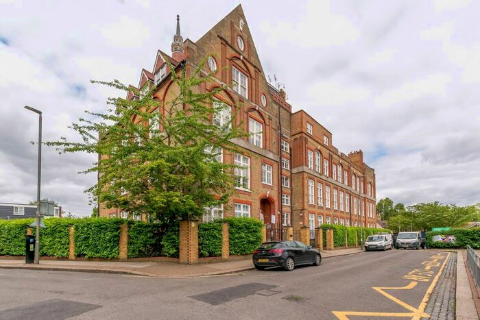 Studio To Rent In Este Road, Clapham Junction, London, SW11