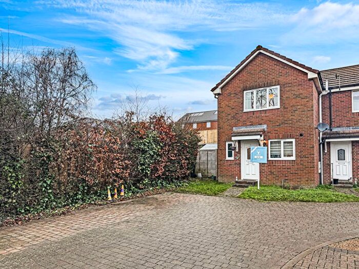 2 Bedroom Property For Sale In Prior Mews, Newport, PO30