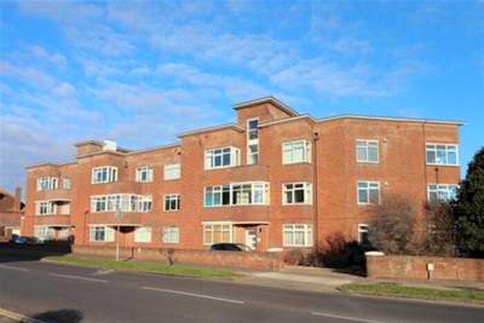 3 Bedroom Flat To Rent In George V Avenue, Worthing, BN11