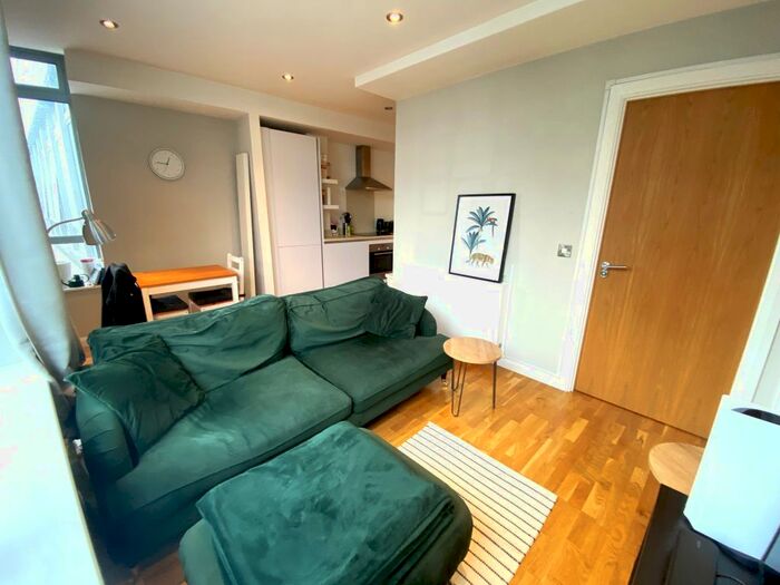 1 Bedroom Flat To Rent In Streatham High Road, London, SW16