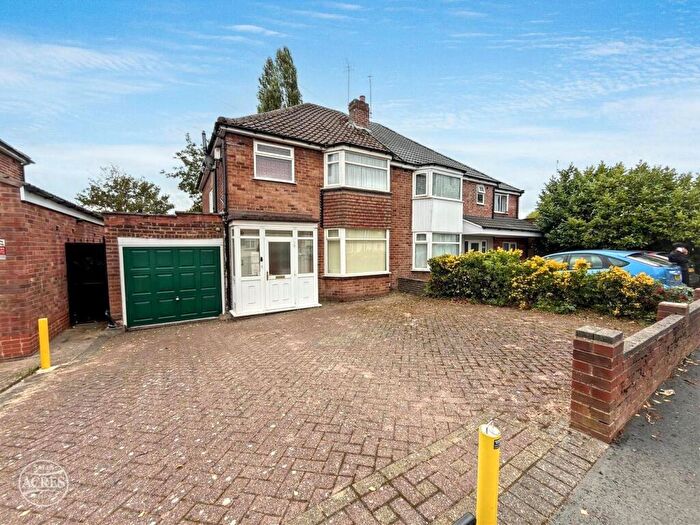 3 Bedroom Semi-Detached House For Sale In Hamstead Road, Great Barr, Birmingham, B43