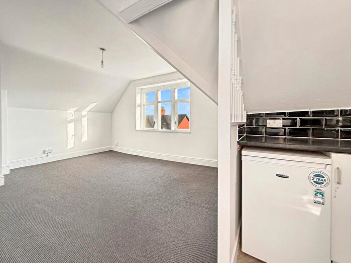 1 Bedroom Flat To Rent In Major Road, Cardiff, CF5