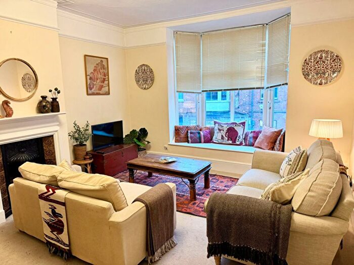 1 Bedroom Flat For Sale In Reading Road, Henley-On-Thames, Oxfordshire, RG9