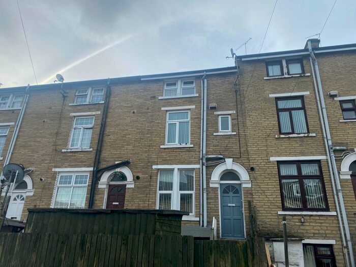 3 Bedroom Terraced House To Rent In Buxton Street, Bradford, West Yorkshire, BD9