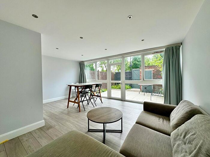 3 Bedroom Flat To Rent In Marlborough Road, Upper Holloway, N19