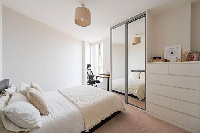 2 Bedroom Flat For Sale In Geoff Cade Way, , Bow, London, E3