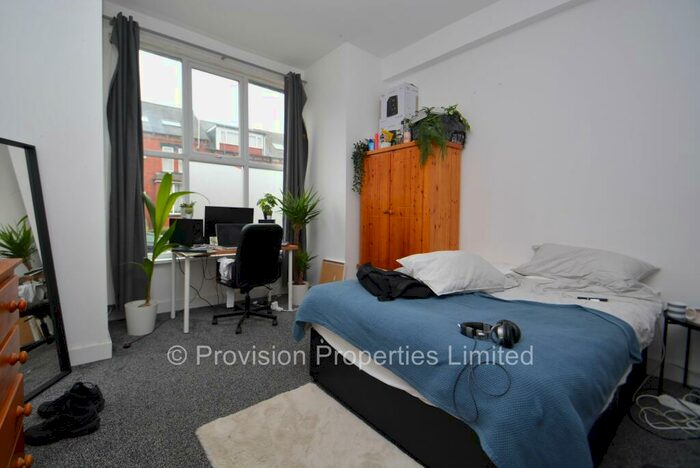 8 Bedroom Terraced House To Rent In Brudenell Avenue, Hyde Park, Leeds, LS6