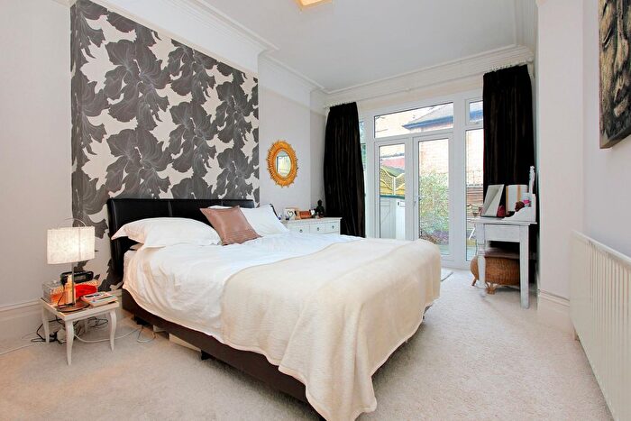 2 Bedroom Flat To Rent In Fordhook Avenue, Ealing Common, W5