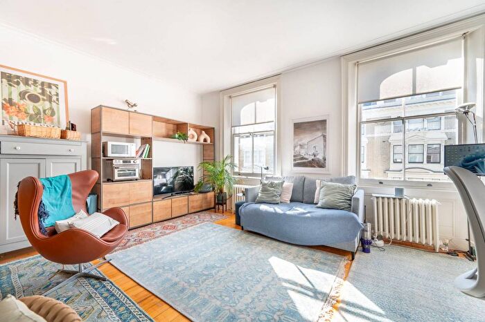 1 Bedroom Flat For Sale In Arundel Gardens, Notting Hill, London, W11